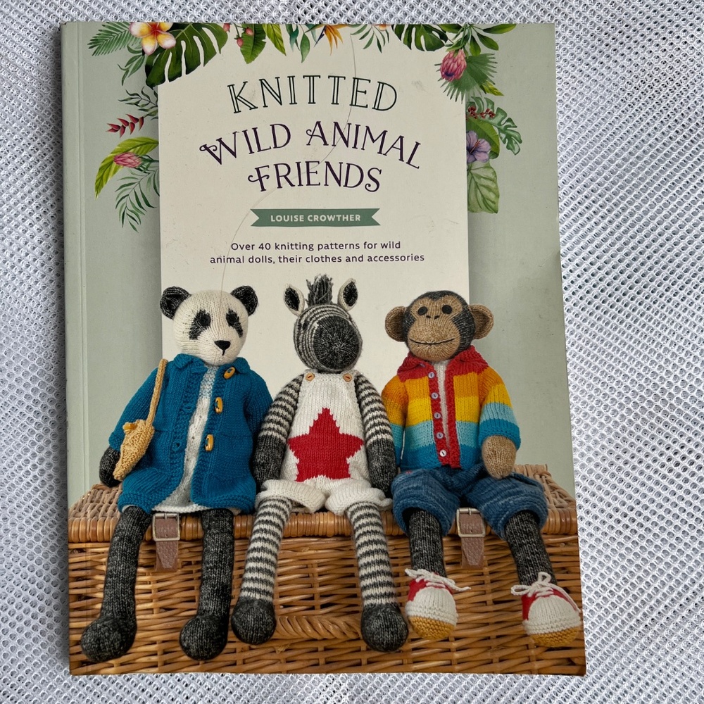 Knitted Wild Animal Friends 40 Patterns by Louise Crowther 6" Tall Soft Cover